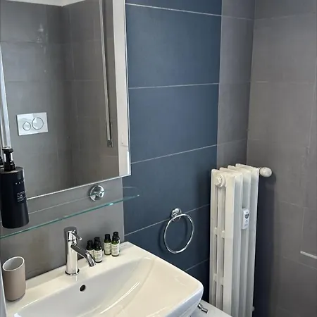 Joivy Spacious 3-bedroom Flat, Easy Access To Apartament *