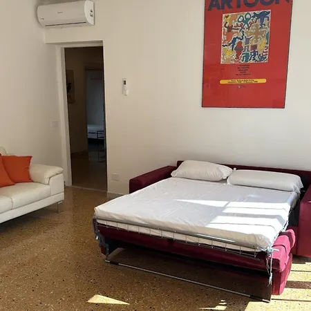 Apartment Joivy Spacious 3-bedroom Flat, Easy Access To