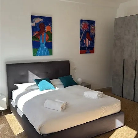 Joivy Spacious 3-bedroom Flat, Easy Access To *