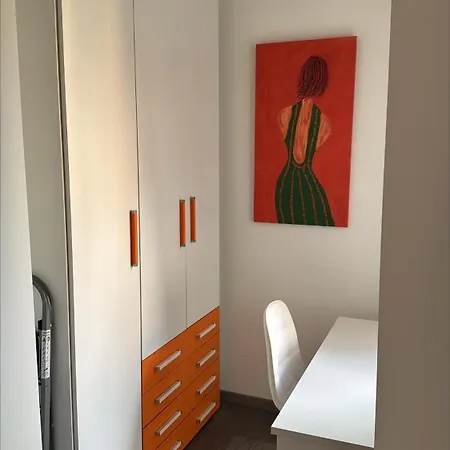Apartment Joivy Spacious 3-bedroom Flat, Easy Access To *