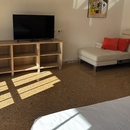 Apartment Joivy Spacious 3-bedroom Flat, Easy Access To Rome