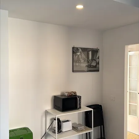 Joivy Spacious 3-bedroom Flat, Easy Access To Apartment